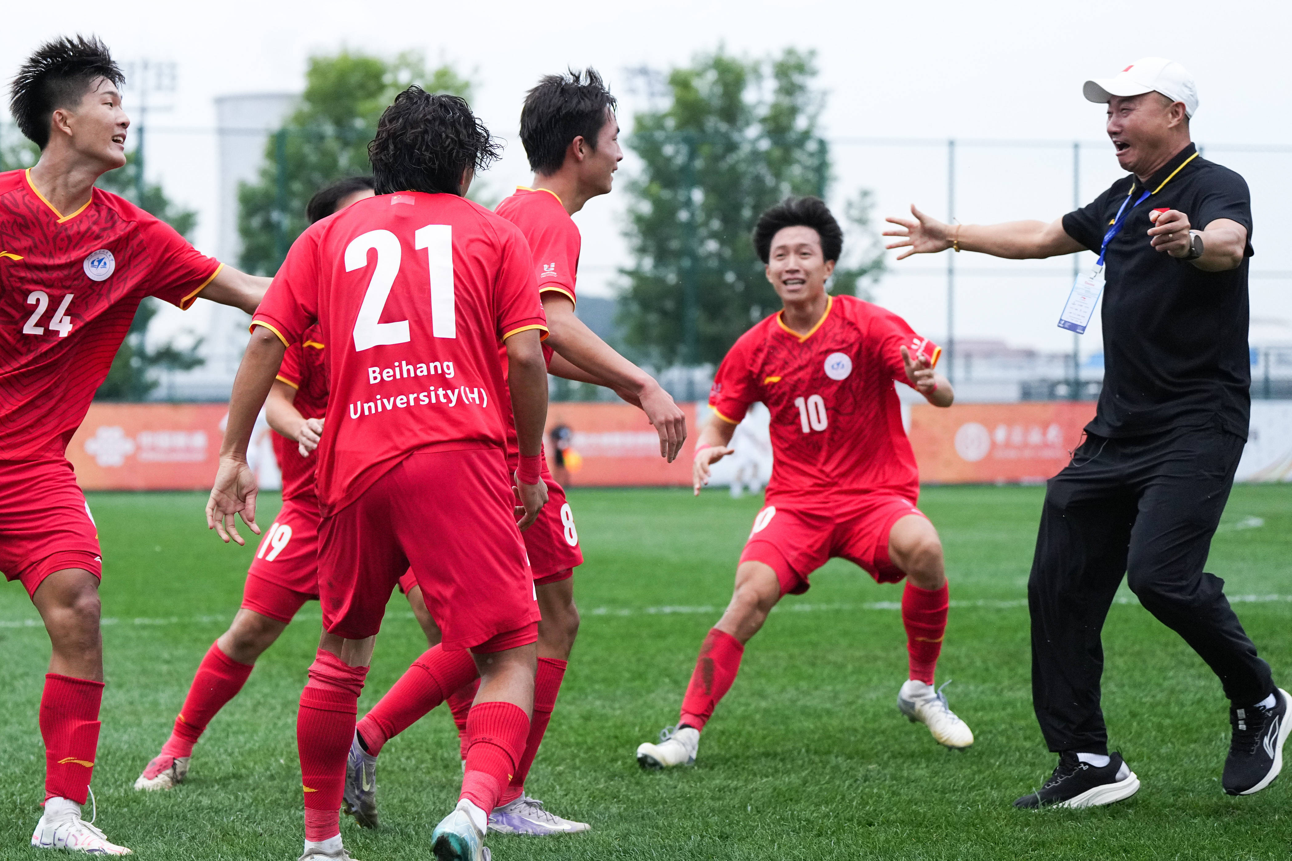 乐竟体育官网-奥运会上的足球比赛引发球迷热议(奥运会上的足球比赛引发球迷热议的原因)  第1张